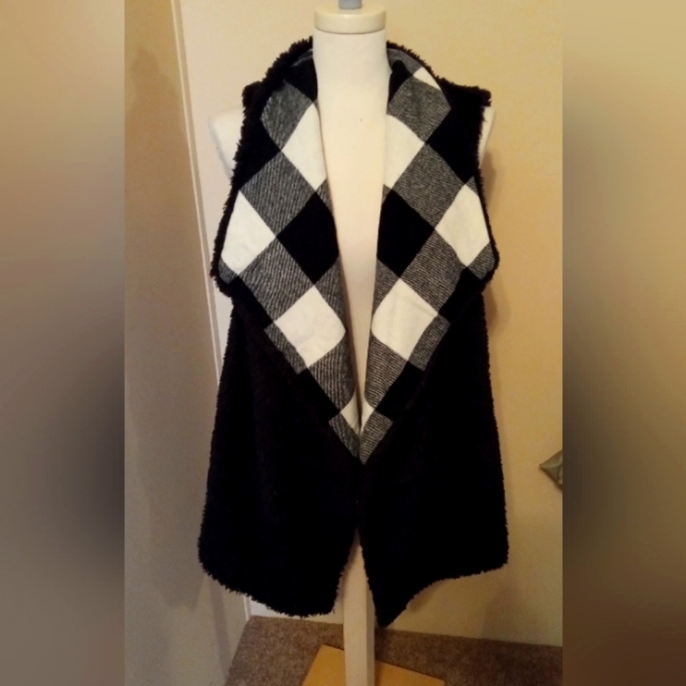 NWT Women's westbound reversible Sherpa vest